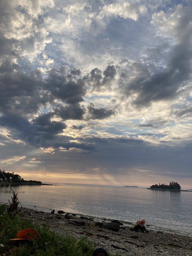 LOBSTER BUOY CAMPSITES with 12 real customer photos Updated August 2024 280 Waterman Beach