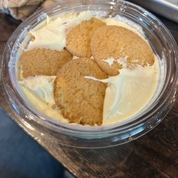 Banana pudding was so tasty.