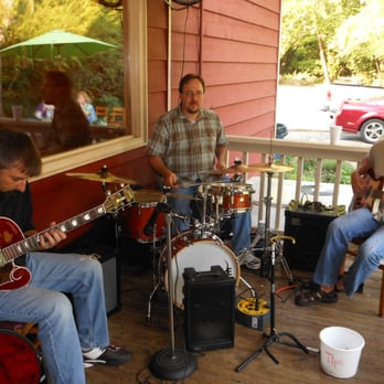Creekside Deli - The Kip Dockery trio perfoms outdoors at the Creekside. I've played with all of these guys at some point. - Delis Near Me - Cleveland, Georgia