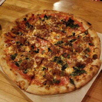 The Wheel Apizza Pub - Pizza Near Me - Eugene, Oregon