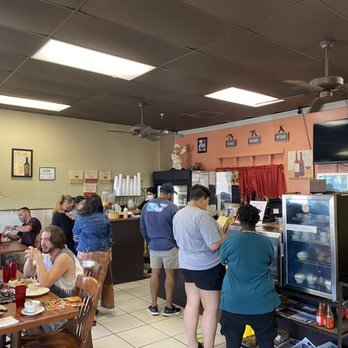 El Rey De La Papa - Inside, busy for lunch! - Latin American Near Me - Winter Garden, Florida El Rey De La Papa - Inside, busy for lunch! - Latin American Near Me - Winter Garden, Florida