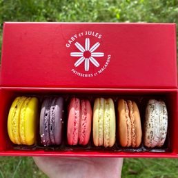 Macarons (lemon, lavender, strawberry, vanilla, sea salt caramel, basil) Macarons (lemon, lavender, strawberry, vanilla, sea salt caramel, basil)
