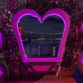 Watermark - Photo opp in front of Brooklyn Bridge for Valentine's Day - Cocktail Bars Near Me - New York, New York Watermark - Photo opp in front of Brooklyn Bridge for Valentine's Day - Cocktail Bars Near Me - New York, New York