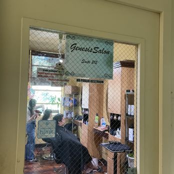 Jeanne Scott - Front door on the second floor. - Hair Stylists Near Me - Honolulu, Hawaii