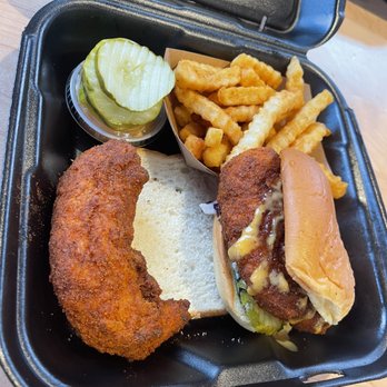 Dave's Hot Chicken - Dave's #3 1 Tender & 1 Slider w/ Fries - Chicken Shop Near Me - Orlando, Florida