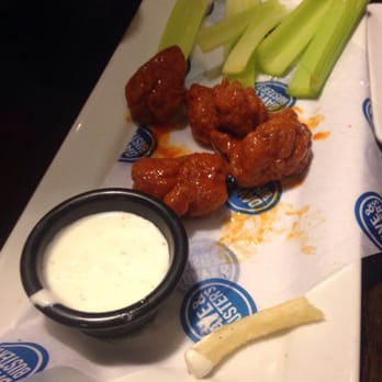 Dave & Buster's Orange - Boneless wings - American Near Me - Orange, California