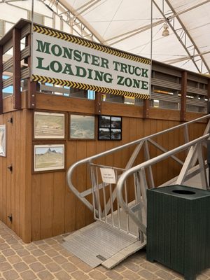 Rooster Cogburn Ostrich Ranch by null