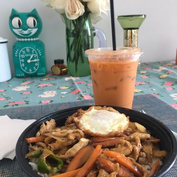 Thai Sidewalk - Chicken basil sauce over rice with iced tea - Street Vendors Near Me - Brooklyn, New York