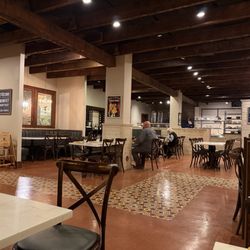 Mama Devechios Pizzeria
