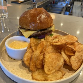 Milwalky Trace - Burger - Cocktail Bars Near Me - Libertyville, Illinois Milwalky Trace - Burger - Cocktail Bars Near Me - Libertyville, Illinois