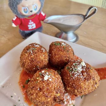 The Cheesecake Factory - My must have Fried Mac n' Cheese that I dip in ranch - Desserts Near Me - Honolulu, Hawaii