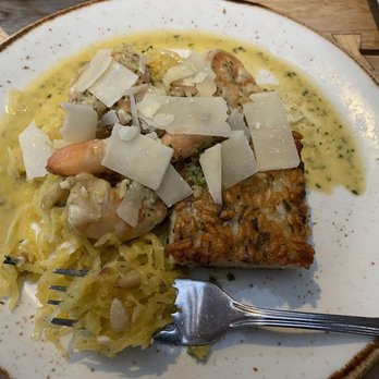Jake's - Shrimp scampi with spaghetti squash - New American Near Me - Del Mar, California Jake's - Shrimp scampi with spaghetti squash - New American Near Me - Del Mar, California