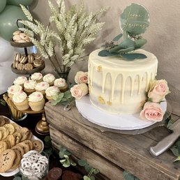 banana nut cake w/ cream cheese icing and vanilla bean cupcakes w/ vanilla bean icing