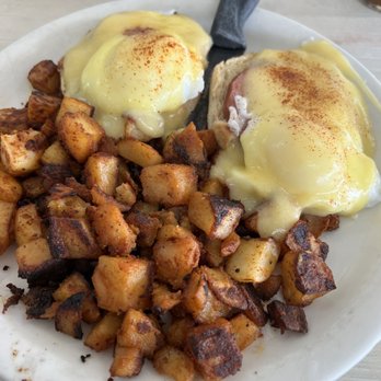 Cafe 126 - Eggs Benedict - Breakfast & Brunch Near Me - Ventura, California Cafe 126 - Eggs Benedict - Breakfast & Brunch Near Me - Ventura, California