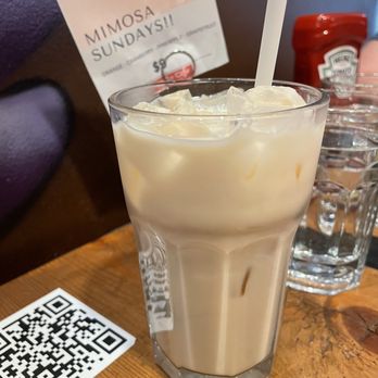 Geppetto Cafe - Iced London Fog Tea Latte - Coffee & Tea Near Me - Pittsburgh, Pennsylvania