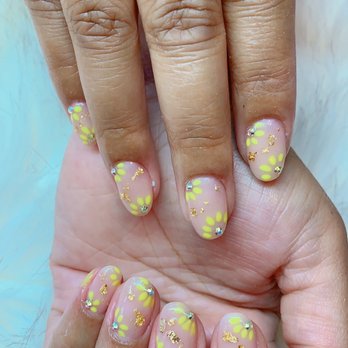 Le Nails Spa - Yellow flower nails by Kayla - Nail Salons Near Me - Vacaville, California Le Nails Spa - Yellow flower nails by Kayla - Nail Salons Near Me - Vacaville, California