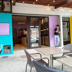 Caffé del Mar - Friendly Barista in the doorway