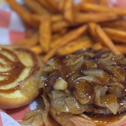 Fuddruckers - BBQ Cheeseburger, Sweet Potato Fries