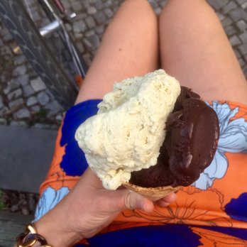 Cuore Di Vetro - Pistachio and chocolate sorbet - Ice Cream & Frozen Yogurt Near Me - Berlin, BE Cuore Di Vetro - Pistachio and chocolate sorbet - Ice Cream & Frozen Yogurt Near Me - Berlin, BE