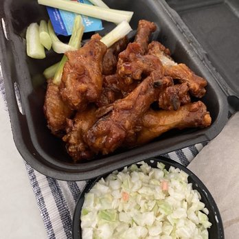 Zaxbys - WINGS & THINGS - TRADITIONAL and Cup of Coleslaw - Fast Food Near Me - Atlanta, Georgia
