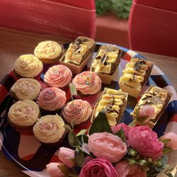 Pink Inc Cafe - Pink Inc Cafe cake platter