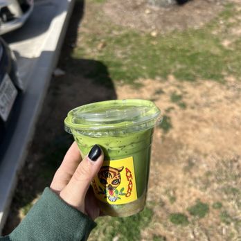Hecho Amano Coffee - Pear Matcha - Coffee & Tea Near Me - Pflugerville, Texas
