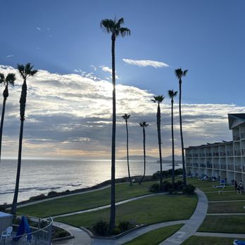 Kon Tiki Inn - Patio 2nd floor - Hotels Near Me - Pismo Beach, California