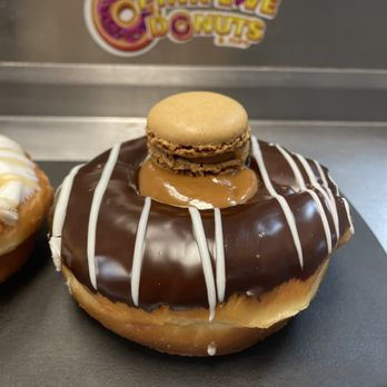 Pink Cafe Miami Beach - Donut with dulce de leche - Donuts Near Me - Miami, Florida Pink Cafe Miami Beach - Donut with dulce de leche - Donuts Near Me - Miami, Florida