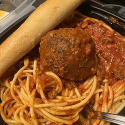 Maggiano’s Italian Classics - Spaghetti and Meatball with Meat Sauce - the way it is intended to be served. Delicious!!!