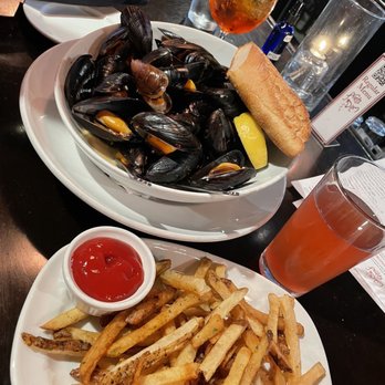 Apres Diem - Mussels & French Fries - Bars Near Me - Atlanta, Georgia