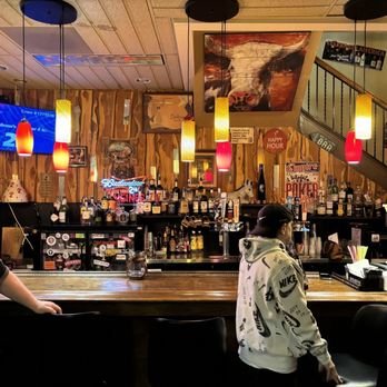 Lounge24 - Did I mention how well the bar was stocked?! - Lounges Near Me - Hamilton, Ohio