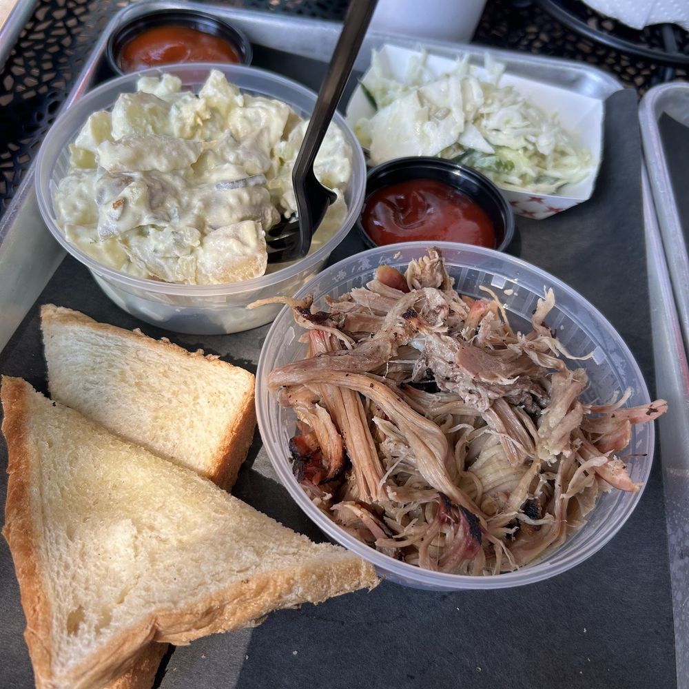 Brookshire BBQ - Pulled pork platter - Salad Near Me - Madison, Georgia