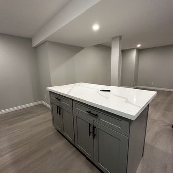 Cypriot Kitchen Cabinet - the island in the middle of the room - Cabinetry Near Me - Toronto, Ontario Cypriot Kitchen Cabinet - the island in the middle of the room - Cabinetry Near Me - Toronto, Ontario