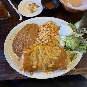 Los 3 Mexicanos Mexican Bar & Grill - Chicken chimichanga - Tex-Mex Near Me - Willis, Texas Los 3 Mexicanos Mexican Bar & Grill - Chicken chimichanga - Tex-Mex Near Me - Willis, Texas
