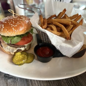 Black Barrel Tavern - Breakfast & Brunch Near Me - Chicago, Illinois