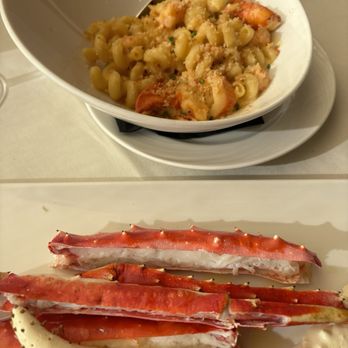 Eddie Merlot's - Lobster Macaroni & Cheese Wild Caught King Crab Legs - 1 lb - Seafood Near Me - Pittsburgh, Pennsylvania Eddie Merlot's - Lobster Macaroni & Cheese Wild Caught King Crab Legs - 1 lb - Seafood Near Me - Pittsburgh, Pennsylvania