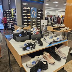 Finish Line - Women shoes