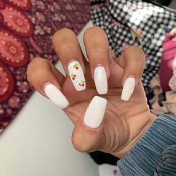 Dolce Nails Spa - i just got them done saturday not even a week - Nail Salons Near Me - Fullerton, California