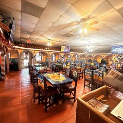 Los Arcos - Dining area