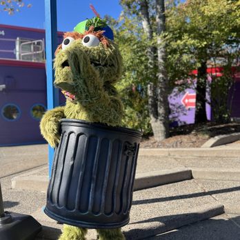 Sesame Place Philadelphia - Oscar - Amusement Parks Near Me - Langhorne, Pennsylvania Sesame Place Philadelphia - Oscar - Amusement Parks Near Me - Langhorne, Pennsylvania