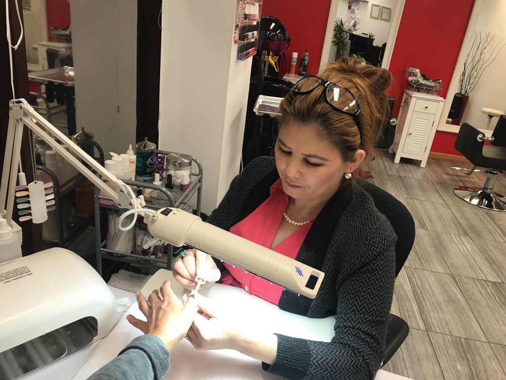 Naseir's Nails Logo