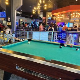 Bar size pool table