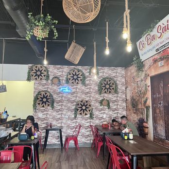 Yen's Kitchen - Inside of the restaurant eating area - Vietnamese Near Me - Lake Worth, Florida