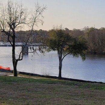 Bonnie Blue House - a view of a lake and a bridge - Steakhouses Near Me - Bainbridge, Georgia Bonnie Blue House - a view of a lake and a bridge - Steakhouses Near Me - Bainbridge, Georgia