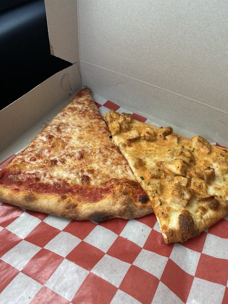 Gianni's Pizzeria Logo