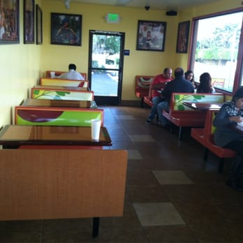 Albertacos - Dining area - Mexican Near Me - Orange, California