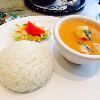 Pad Thai - Shrimps in curry - Thai Near Me - Antwerp, VAN Pad Thai - Shrimps in curry - Thai Near Me - Antwerp, VAN