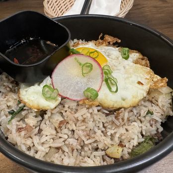 OMELI Kitchen - Oxtail fried rice - Vietnamese Near Me - Fullerton, California OMELI Kitchen - Oxtail fried rice - Vietnamese Near Me - Fullerton, California