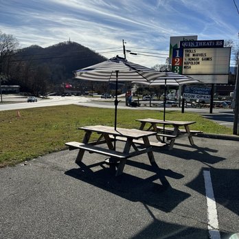 Big Nick's BBQ - Outdoor seating area (Dog Friendly) - Barbeque Near Me - Sylva, North Carolina