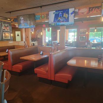 Applebee's Grill + Bar - Inside seating - American Near Me - Yuba City, California